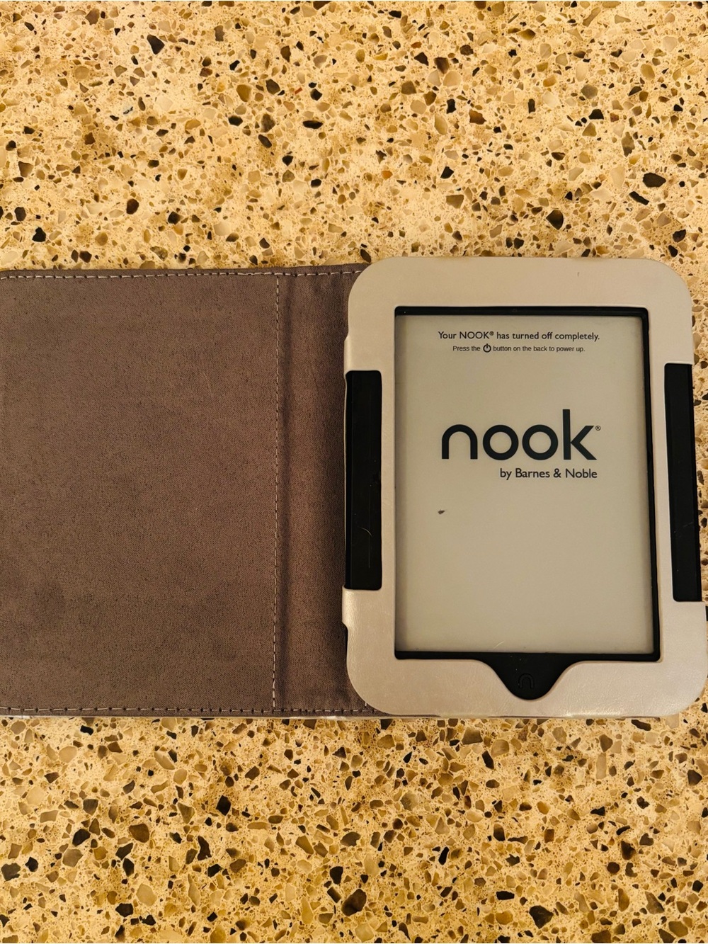 Barnes & Noble Nook eReader included with Protective Case